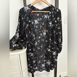 1X Floral Black Women's cardigan style top. From penningtons. Loose fit.